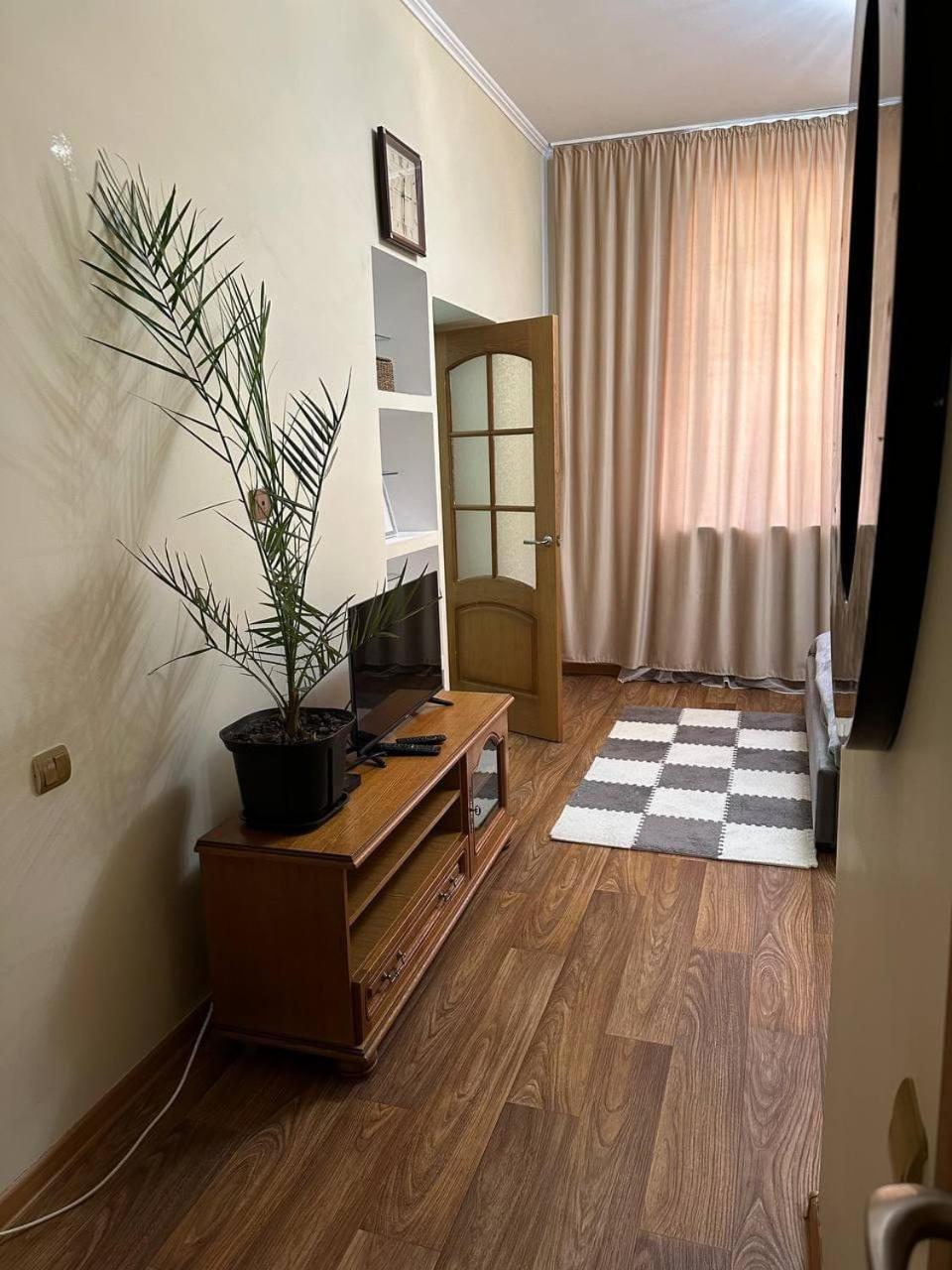 5 минут до метро! Apartment