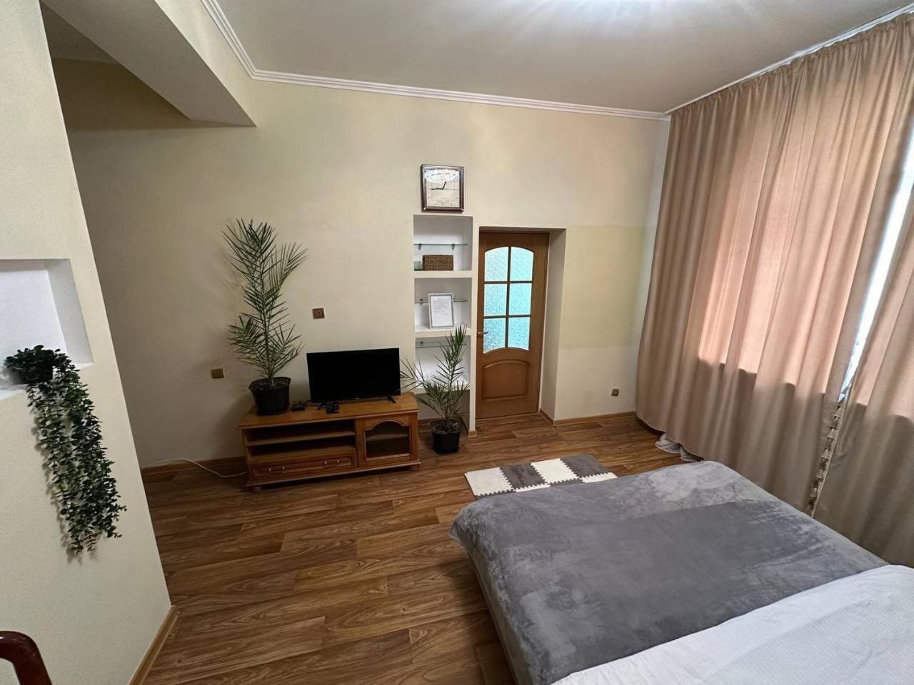 5 минут до метро! Apartment